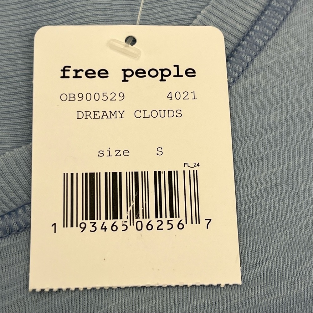 We The Free People Catch Waves Tee‎ Top Blue Dreamy Clouds Womens Size Small NEW - Picture 4 of 9